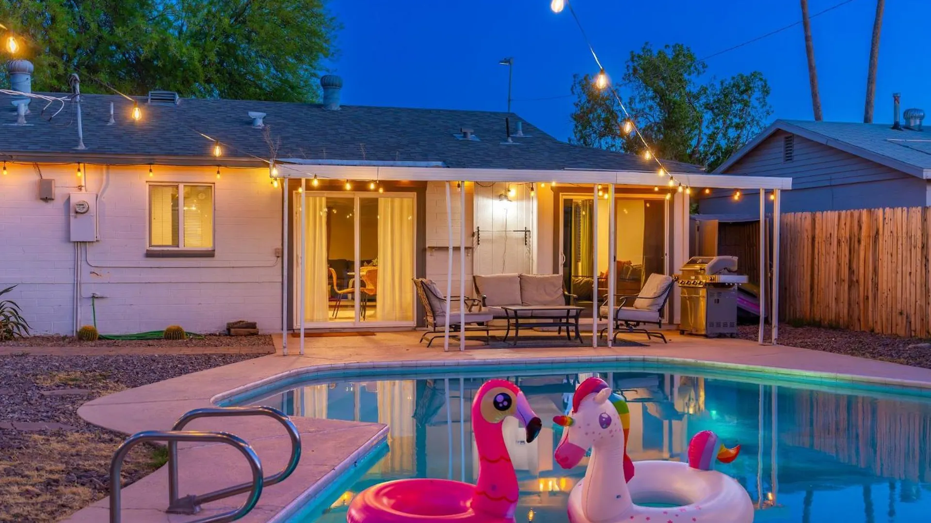 スコッツデール Sunshine Oasis! Heated Pool, Mini Golf, Sleeps 12ヴィラ 0*,