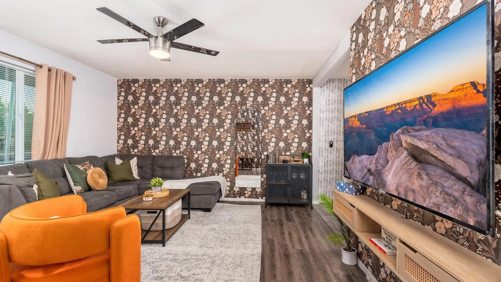 スコッツデール Sunshine Oasis! Heated Pool, Mini Golf, Sleeps 12ヴィラ 0*,  米国